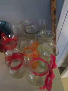 lot 81 image: 9 clear vases