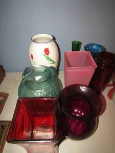 lot 82 image: Assorted shape and color vases