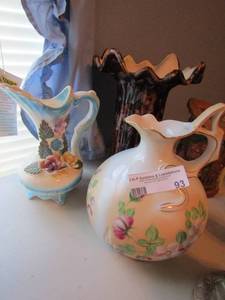 lot 93 image: King floral vase, handbemelt candle blue & white