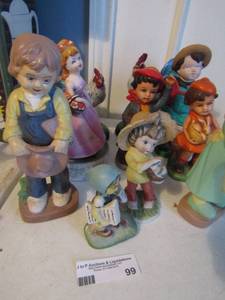 lot 99 image: Set Roosters, 7 figurines, spinning lady