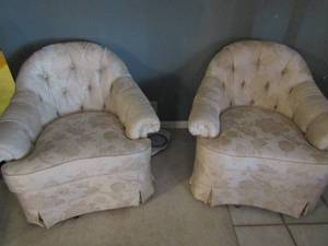lot 78 image: 2 off white swivel low back Broyhill chair  good condition