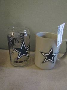 lot 132 image: Dallas Cowboy coffee cup and tea glasses