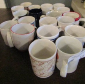 lot 137 image: Large lot of kitchen coffee mugs