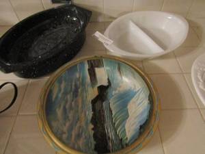 lot 139 image: 2 tier divided glasbake Niagra falls bowl Black speckled rooster
