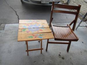 lot 111 image: 20x17x18 floral painted fold up outdoor table and brown wooden fold up chairs