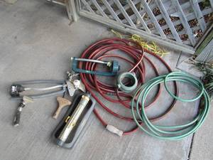 lot 107 image: Yard water hoses  and sprinklers x7