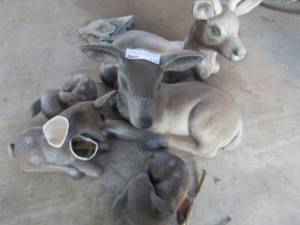 lot 118 image: Set of 5 outdoor deer art- buck has a broken horn 1 baby has broken head but easy fix