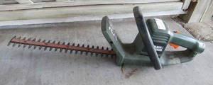 lot 121 image: Electric Black and Decker Bush Trimmer