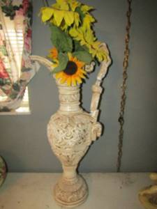 lot 149 image: Mexican vase 30x14 handle needs repair