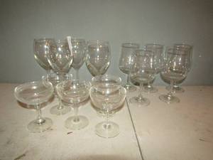 lot 165 image: 14 clear assorted sizes wine glasses