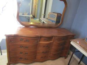 lot 15 image: Vintage 9 drawer solid wood dresser with mirror good condition dresser 32x61xx20 mirror 32x48
