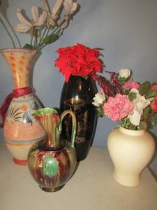 lot 185 image: Vase lot- 9 with window, Brown bark 11 tall, Black 16 Leaf 19