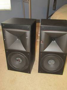 lot 190 image: Two black JBI speakers no wire hook ups nice condition HLS810 Serial#J395-91057