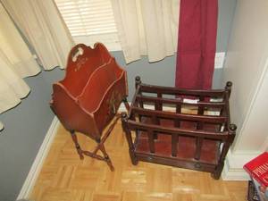 lot 192 image: 2 magazinebook racks 1 with handle 31x14x10 dark brown 20x19x11
