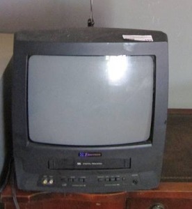 lot 199 image: Emerson TV with VHS player 14 screen