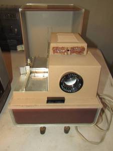 lot 205 image: Argus vintage projector