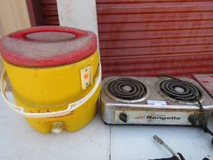 lot 231 image: Igloo water cooler, Portable  RANGETTE 2 burner electric cooker