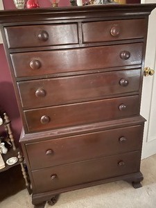 lot 13 image: Vintage 7 drawer dark brown wood chest nice condition 53x34x20