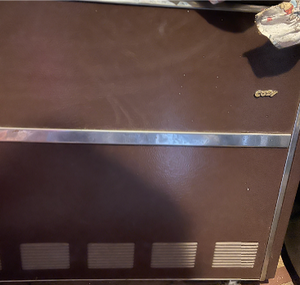 lot 22 image: Cozy brown large gas heater 35000BTU