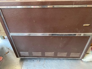 lot 211 image: Cozy brown large gas heater 35000BTU