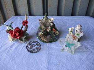 lot 79 image: Mixed Lot-Hummingbird Items