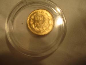 lot 20 image: Dos Pesos 1945 Gold Coin In Capsule, About 1.5 Grams