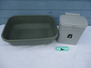 lot 173 image: Kitty Lot- 22 x 16 x 7-Deep Litter Box, Keep Clean Litter Trash Bucket With Removable Scrapper, Removable Lid And Roll Of Litter Bags