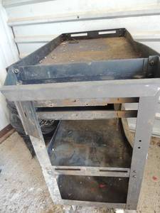 lot 40 image: tool cart,2 shelves and 3 drawers