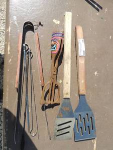 lot 28 image: Grill tools