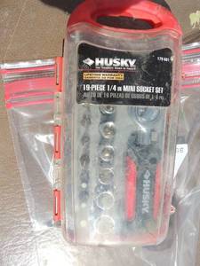 lot 51 image: Husky socket set 14