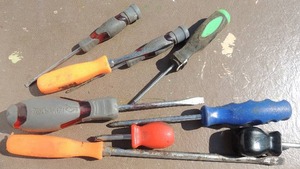 lot 50 image: Screwdrivers both flat and Phillip head