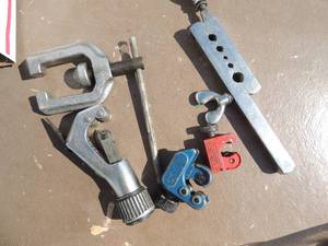 lot 56 image: COPPER TUBING Pipe cutters FLARING TOOL SET