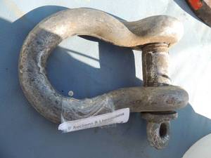 lot 63 image: CROSBY - Laughlin SWL 8-12 Ton 1in Screw Pin Shackle