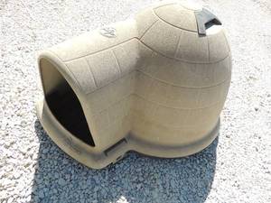 lot 12 image: Indigo Petmate Dog House