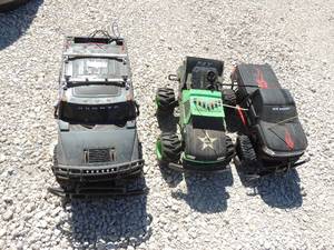 lot 14 image: 3 Large remote control cars
