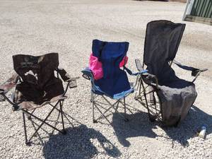 lot 16 image: 3 camping chairs