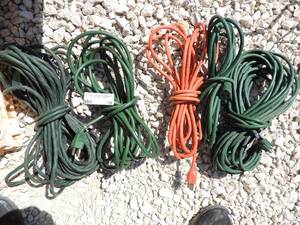 lot 18 image: 5 Extension CORDS