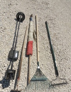 lot 20 image: Lot-  PIONEER EX Metal detector  WITH 2 rakes 1hoe, and a Texas flag