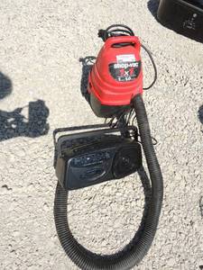lot 23 image: Shop vac 1x1 portable wet  dry vac radio with cassette player