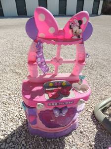 lot 90 image: Kids toys- Minnie Mouse kitchen, Hot Wheels ultimate garage Winnie the pooh walker
