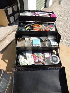 lot 93 image: Trunk  case (carry on) full of jewlery making supplies