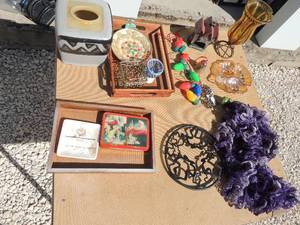 lot 95 image: Wood trays, dcor, tins, trivet amber relish dish and more