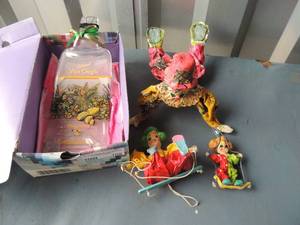 lot 100 image: Vangoh wine bottle spoon rest  and 3 paper Mache clown