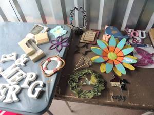 lot 105 image: Home and yard dcor- signs, lights, craft dcor