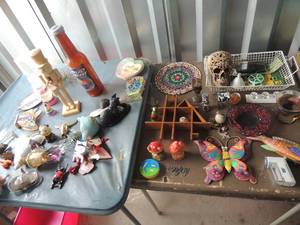lot 106 image: Dcor lot- nutcracker, wood house and more