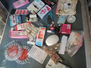 lot 116 image: Acrylic nails and false eyelashes