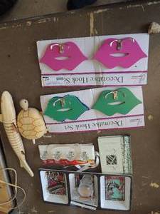 lot 117 image: Decorative knobs, trinket tray, shot glasses, brain teaser and more