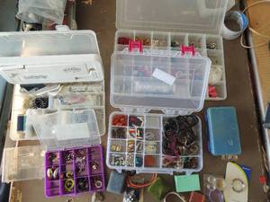 lot 119 image: Bead buddy charm station and jewlery making supplies