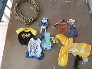 lot 126 image: Doggie lot- clothes butterfly harness NEW, Run chain