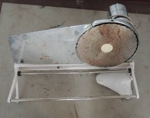 lot 152 image: Deluxe double toaster, meat slicer, General vacubase slicer
